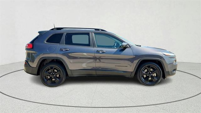 Photo of 2018 Granite Crystal Metallic Clearcoat Jeep Cherokee