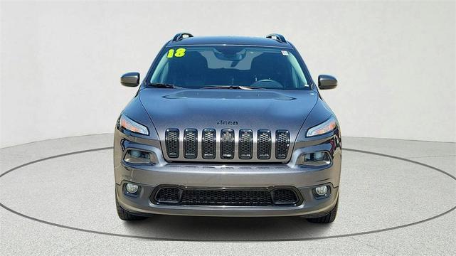 Photo of 2018 Granite Crystal Metallic Clearcoat Jeep Cherokee