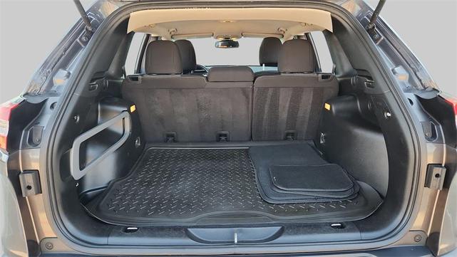 Photo of 2018 Granite Crystal Metallic Clearcoat Jeep Cherokee