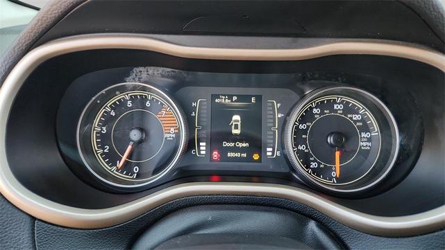 Photo of 2018 Granite Crystal Metallic Clearcoat Jeep Cherokee