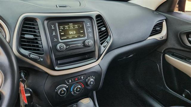 Photo of 2018 Granite Crystal Metallic Clearcoat Jeep Cherokee
