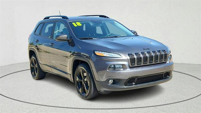Photo of 2018 Granite Crystal Metallic Clearcoat Jeep Cherokee