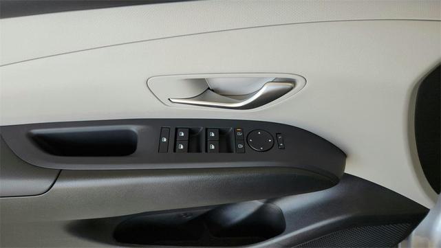 Photo of 2025 Shimmering Silver Hyundai TUCSON