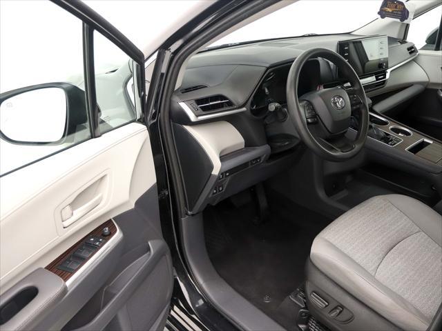 Photo of 2023 Midnight Black Metallic Toyota Sienna