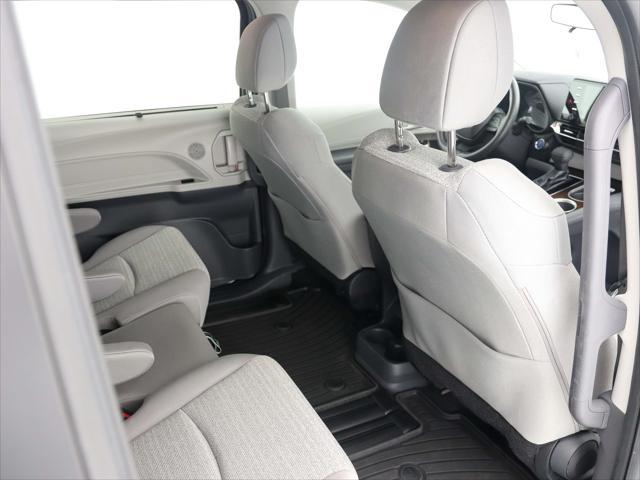Photo of 2023 Midnight Black Metallic Toyota Sienna