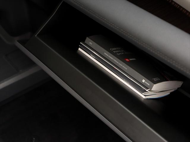 Photo of 2023 Midnight Black Metallic Toyota Sienna