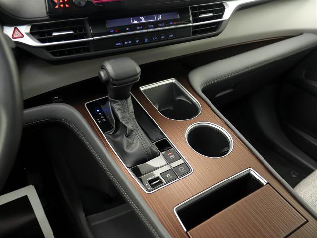 Photo of 2023 Midnight Black Metallic Toyota Sienna