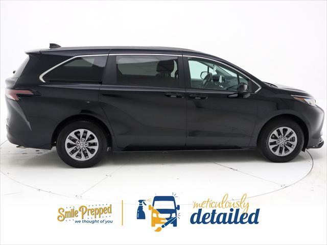 Photo of 2023 Midnight Black Metallic Toyota Sienna