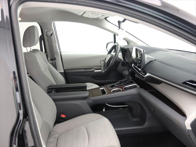 Photo of 2023 Midnight Black Metallic Toyota Sienna