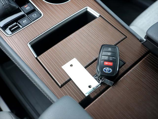 Photo of 2023 Midnight Black Metallic Toyota Sienna