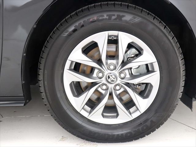 Photo of 2023 Midnight Black Metallic Toyota Sienna