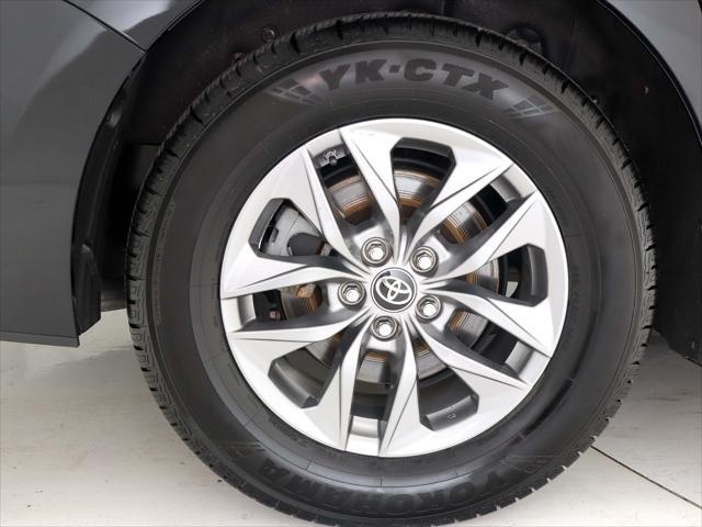 Photo of 2023 Midnight Black Metallic Toyota Sienna