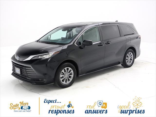 Photo of 2023 Midnight Black Metallic Toyota Sienna