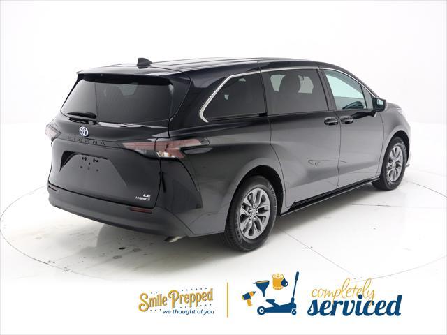Photo of 2023 Midnight Black Metallic Toyota Sienna