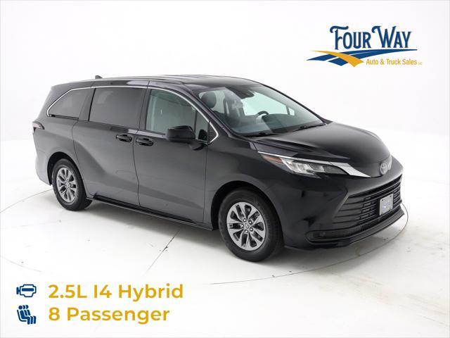 Photo of 2023 Midnight Black Metallic Toyota Sienna