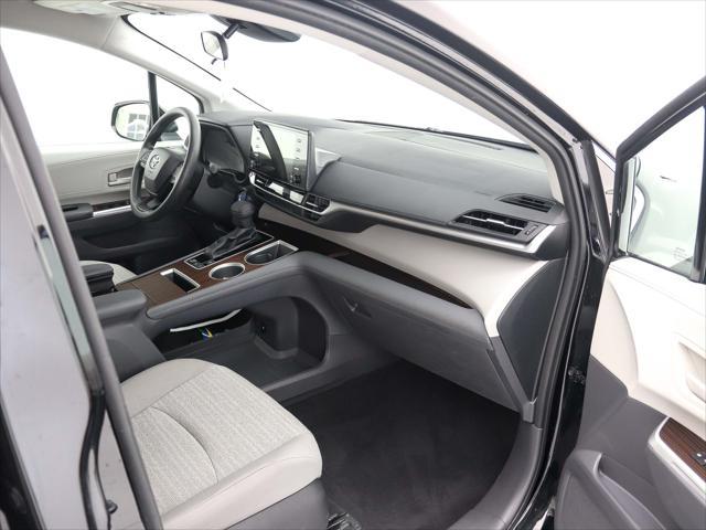 Photo of 2023 Midnight Black Metallic Toyota Sienna