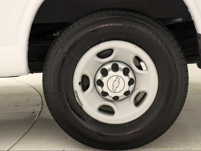 Photo of 2016 Summit White Chevrolet Express 3500