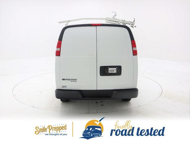 Photo of 2016 Summit White Chevrolet Express 3500