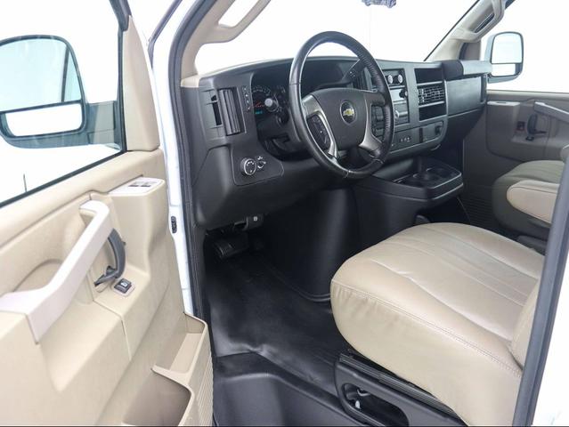 Photo of 2016 Summit White Chevrolet Express 3500