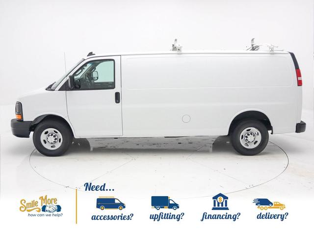 Photo of 2016 Summit White Chevrolet Express 3500