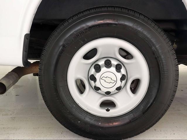 Photo of 2016 Summit White Chevrolet Express 3500