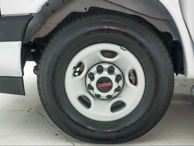 Photo of 2022 Summit White GMC Savana 2500