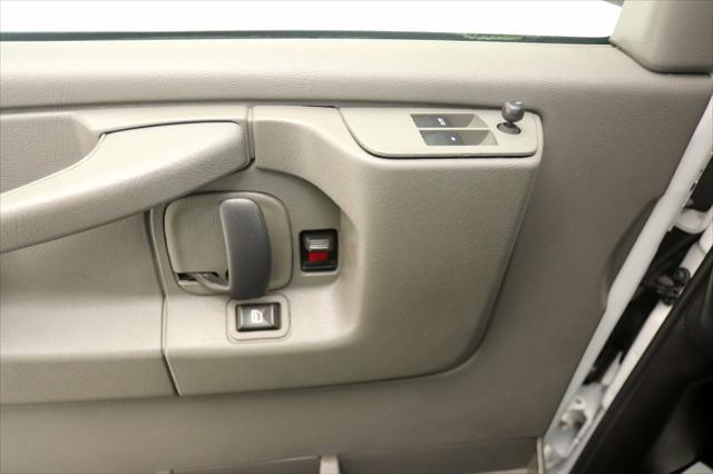 Photo of 2014 Summit White Chevrolet Express 1500