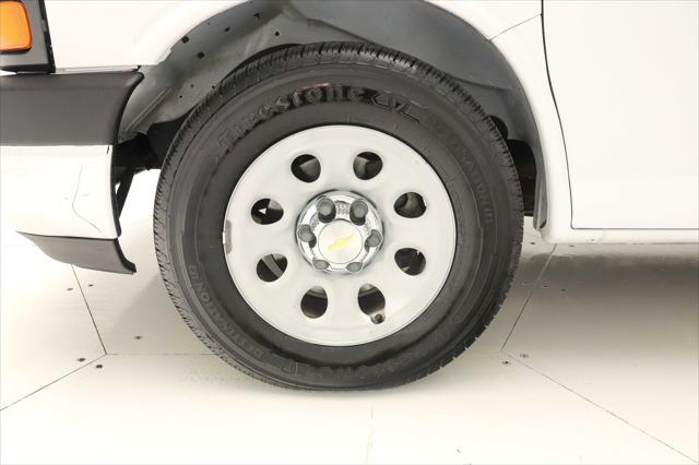 Photo of 2014 Summit White Chevrolet Express 1500