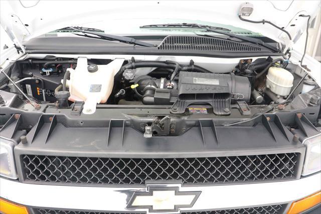 Photo of 2014 Summit White Chevrolet Express 1500