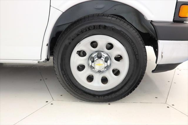 Photo of 2014 Summit White Chevrolet Express 1500