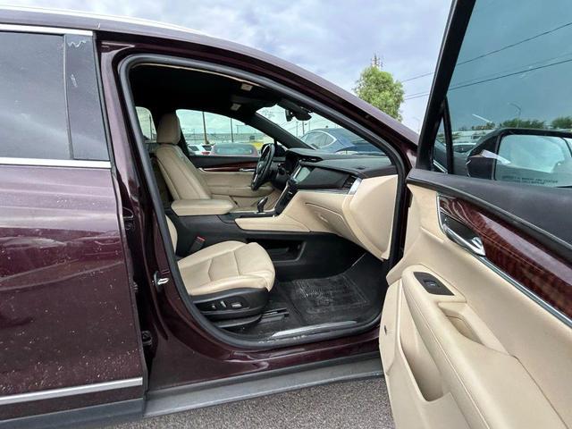 Photo of 2017 Purple Cadillac XT5