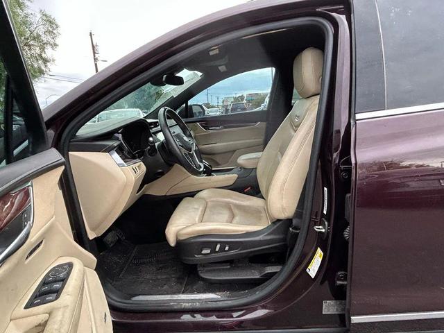 Photo of 2017 Purple Cadillac XT5