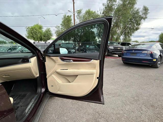 Photo of 2017 Purple Cadillac XT5