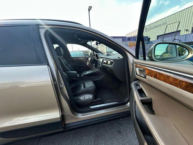 Photo of 2015 Beige Porsche Macan