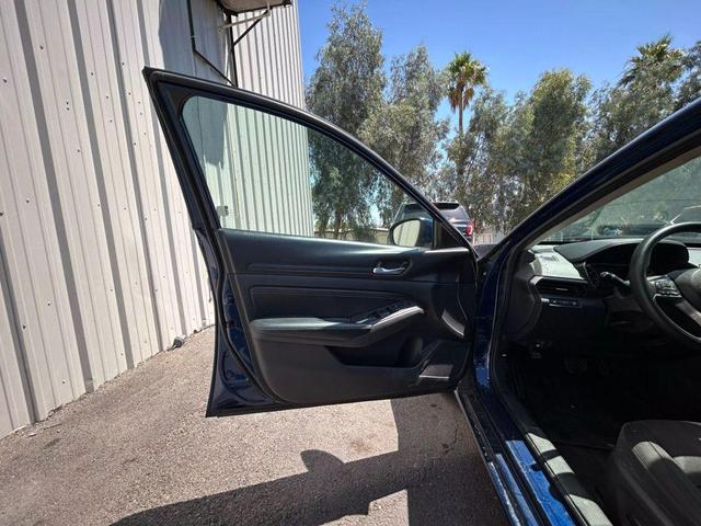 Photo of 2020 Blue Nissan Altima