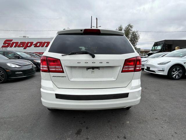 Photo of 2017 White Dodge Journey