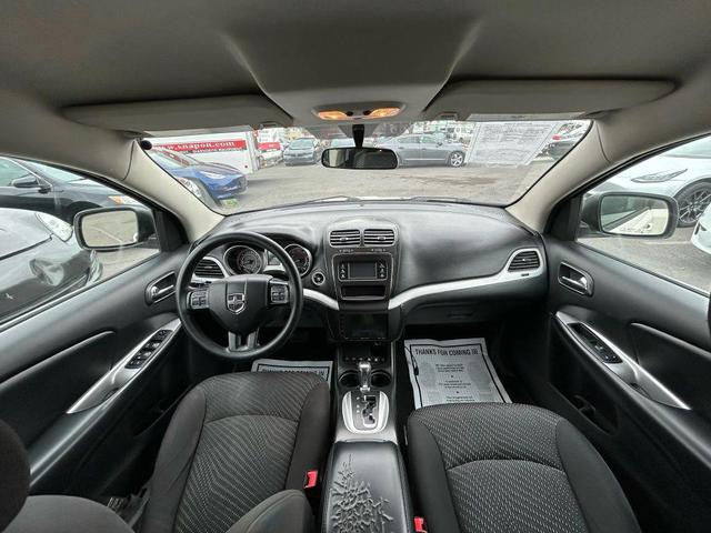 Photo of 2017 White Dodge Journey