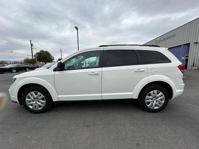 Photo of 2017 White Dodge Journey