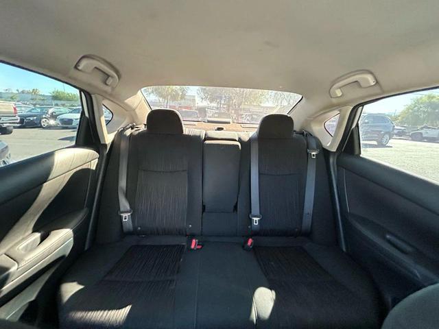 Photo of 2019 White Nissan Sentra