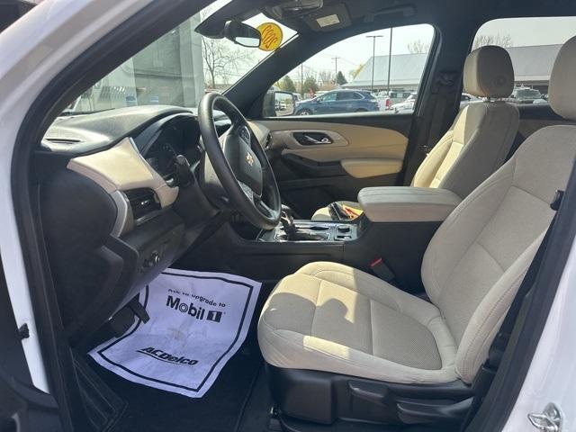 Photo of 2022 Summit White Chevrolet Traverse