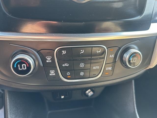 Photo of 2022 Summit White Chevrolet Traverse