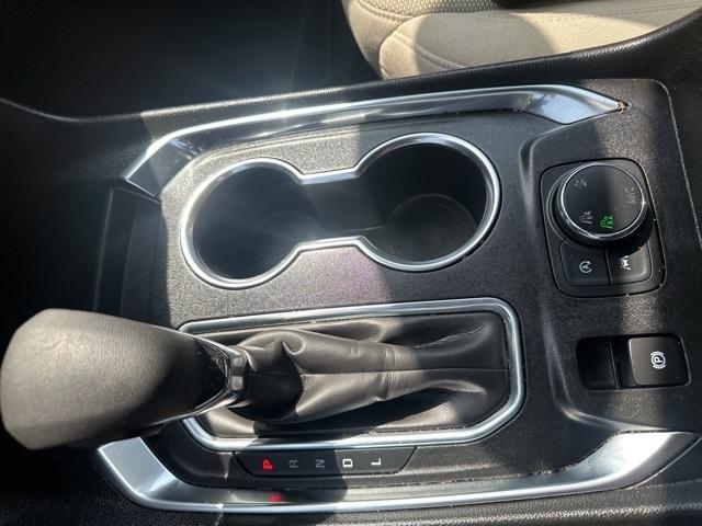 Photo of 2022 Summit White Chevrolet Traverse