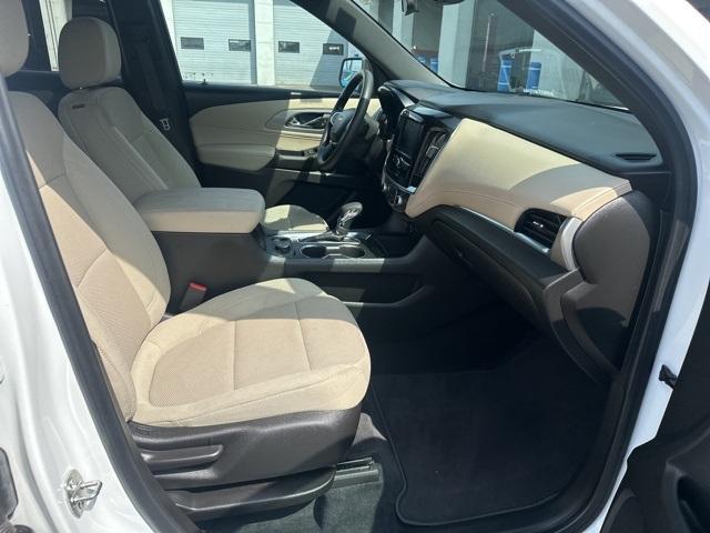 Photo of 2022 Summit White Chevrolet Traverse