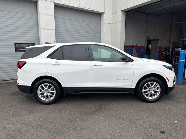 Photo of 2024 Summit White Chevrolet Equinox