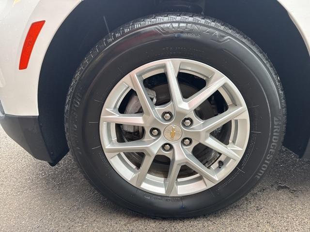 Photo of 2024 Summit White Chevrolet Equinox