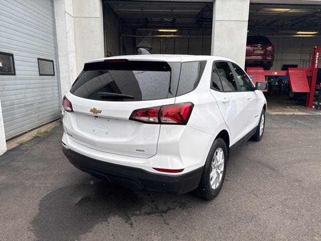 Photo of 2024 Summit White Chevrolet Equinox