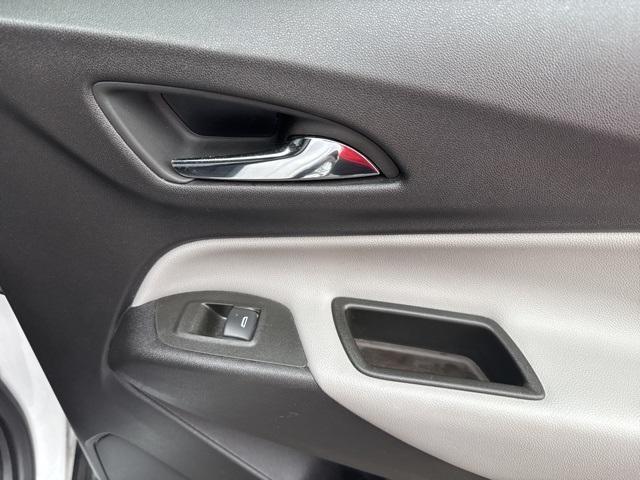 Photo of 2024 Summit White Chevrolet Equinox