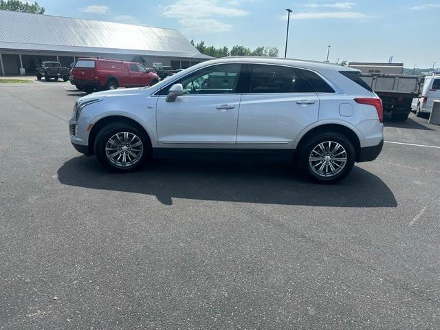 Photo of 2017 Radiant Silver Metallic Cadillac XT5