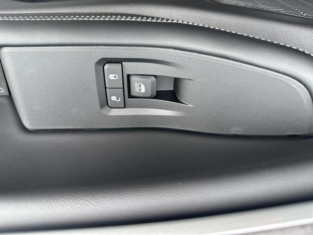 Photo of 2025 Diamond Black Jeep Grand Cherokee L