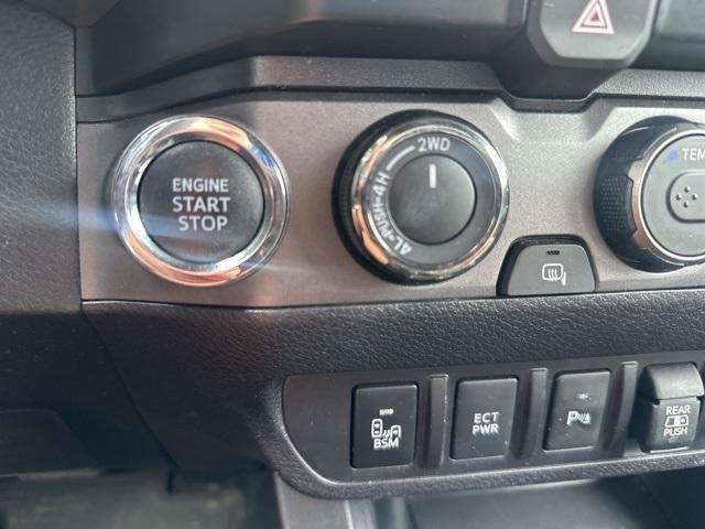 Photo of 2021 White Toyota Tacoma